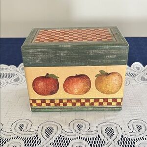 Vintage Recipe Box Apple with recipe cards & separators L 7 W 4 H 5 in